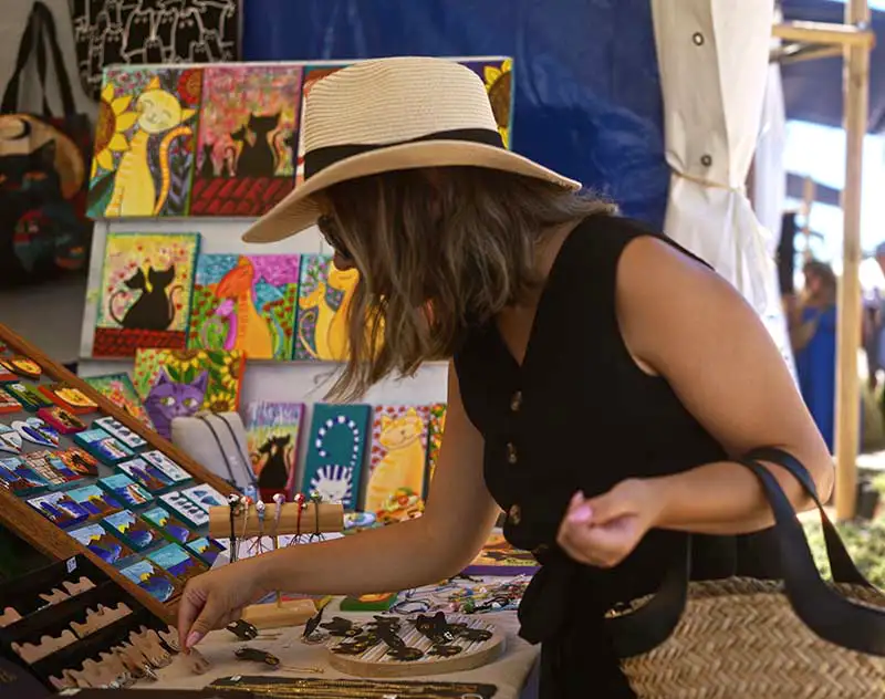 lady shopping for handmade crafts