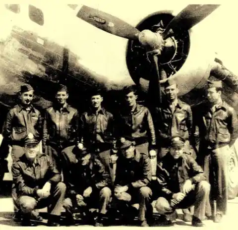 world war 2 B-17 and crew