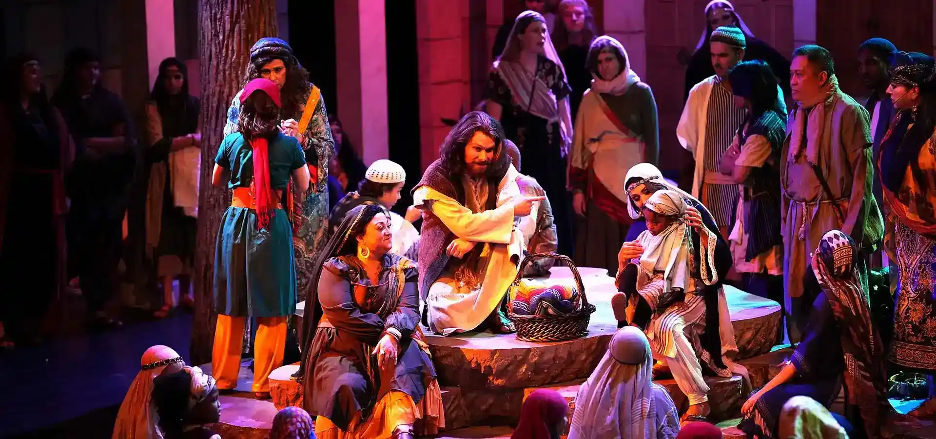 Jesus teaching to crowd with children